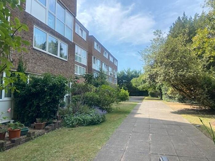 2 Bedroom Flat For Sale In Woodleigh, Churchfields, London, E18