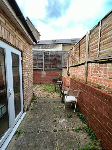 3 Bedroom Terraced House To Rent In Turneville Road, London, W14