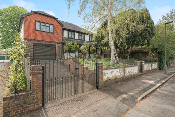 6 Bedroom Detached House For Sale In Oaklands Road, Bromley, BR1