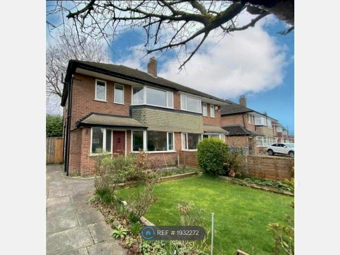 3 Bedroom Semi-Detached House To Rent In Pembroke Avenue, Sale, M33