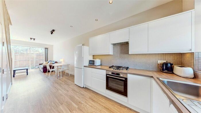 2 Bedroom Flat To Rent In Lowfield Road, Acton, London, W3