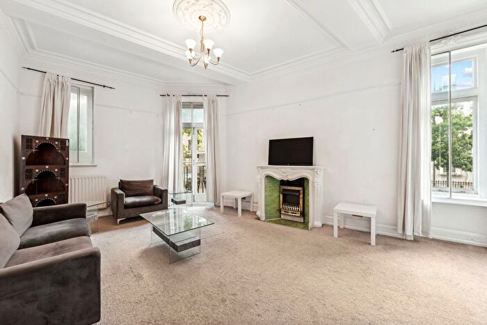 4 Bedroom Flat To Rent In Earls Court Square, Earls Court, SW5
