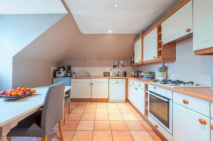 1 Bedroom Flat To Rent In Garsdale Close, Friern Barnet, London, N11