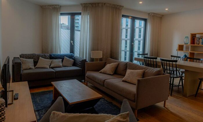 3 Bedroom Flat To Rent In Danestone Court, Commercial Road, Aldgate, London, E1