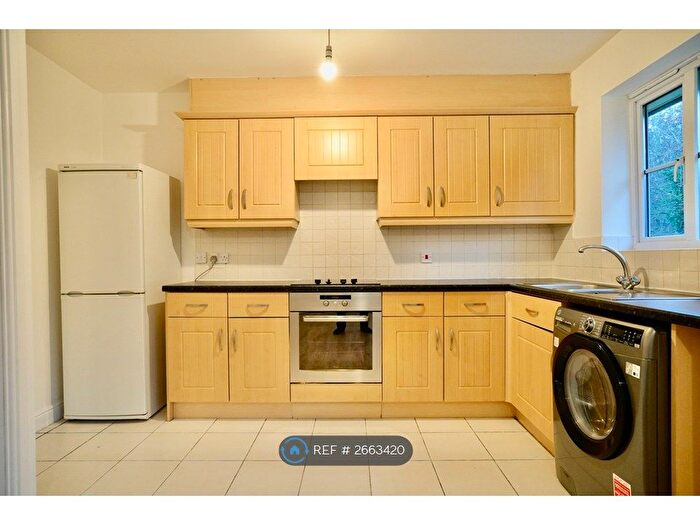 3 Bedroom Flat To Rent In Beechwood Park, Brighouse, HD6