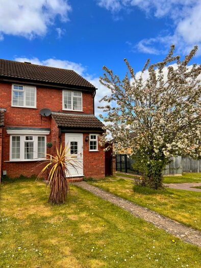 3 Bedroom Semi-Detached House To Rent In Medway Close, Flitwick, MK45