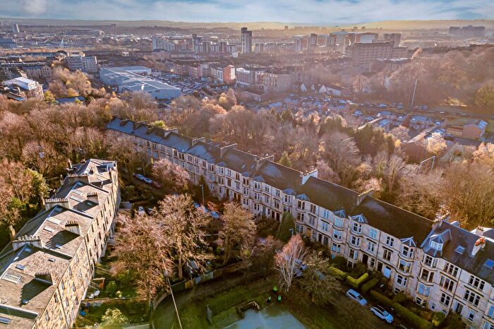 3 Bedroom Apartment For Sale In Hayburn Crescent, Partickhill, Glasgow, G11