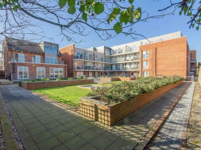 2 Bedroom Flat To Rent In Lankaster Gardens, London, N2