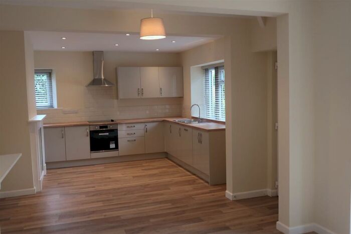 2 Bedroom Detached Bungalow To Rent In Rissington Road, Bourton-On-The-Water, Cheltenham, GL54