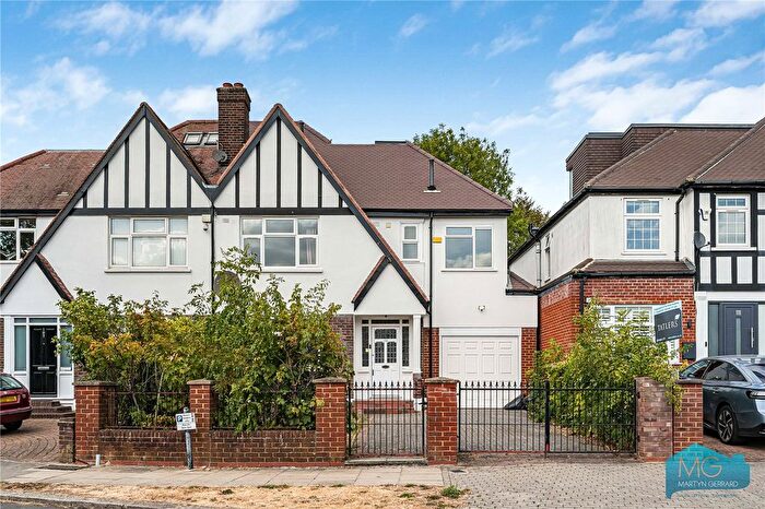 5 Bedroom Semi-Detached House For Sale In Abbots Gardens, London, N2