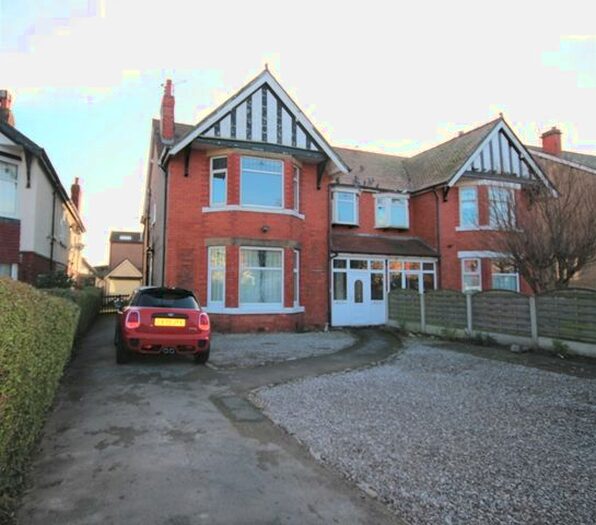 3 Bedroom Flat To Rent In Kings Road, Rhos On Sea, Colwyn Bay, LL29