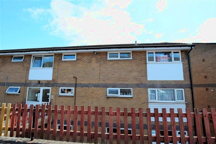 2 Bedroom Flat To Rent In Davnic Close, Pontypridd Street, Barry, CF63