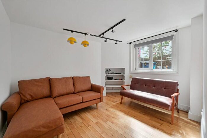6 Bedroom Terraced House To Rent In Parfett Street, Aldgate East, E1