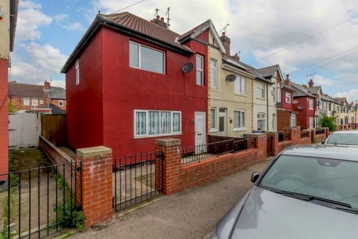 3 Bedroom Semi-Detached House To Rent In Princes Crescent, Doncaster, South Yorkshire, DN12