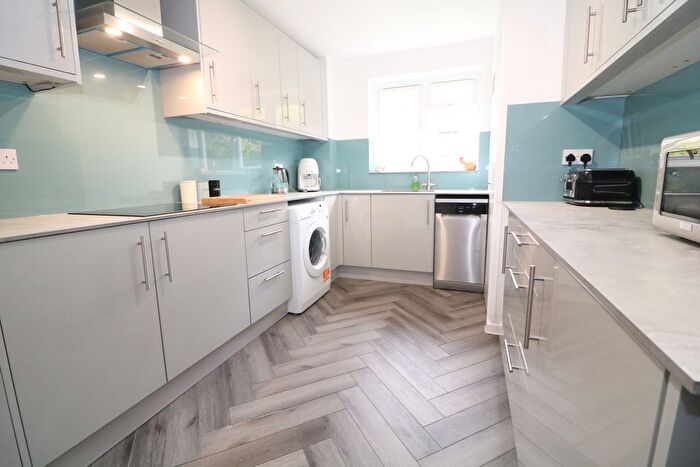 2 Bedroom Flat To Rent In South Terrace, Dorking, RH4