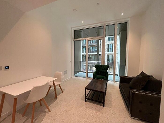 1 Bedroom Flat To Rent In Bouchon Poinr, Cendal Crescent, London, [KhpLlt], E1