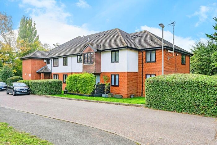 2 Bedroom Apartment For Sale In Hill End Lane, St Albans, AL4