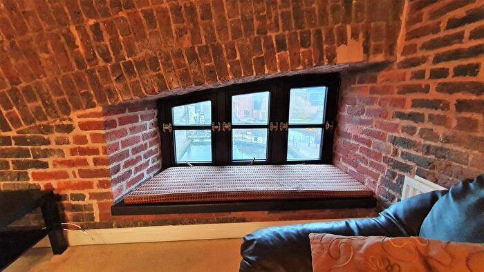 2 Bedroom Flat To Rent In Castle Quay, M15
