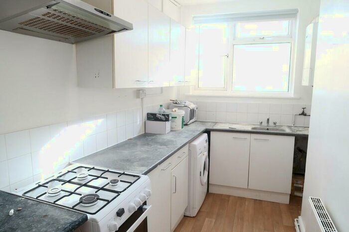 2 Bedroom Apartment To Rent In Well Street, London, E9