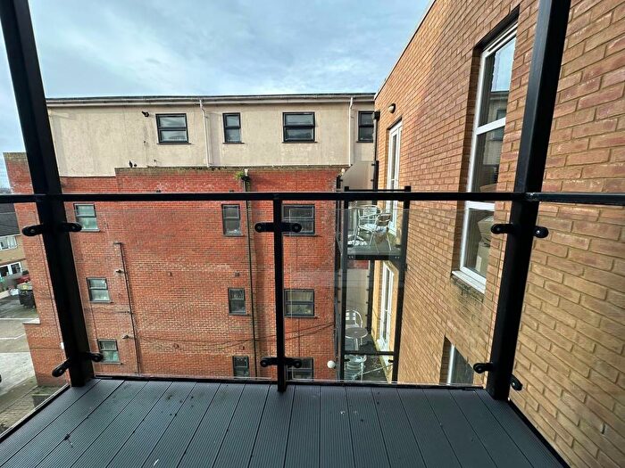 2 Bedroom Apartment To Rent In Slough, Berkshire, SL1