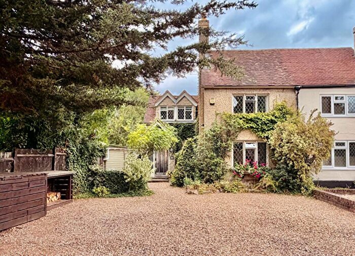 3 Bedroom Semi-Detached House For Sale In London Road, West Malling, ME19