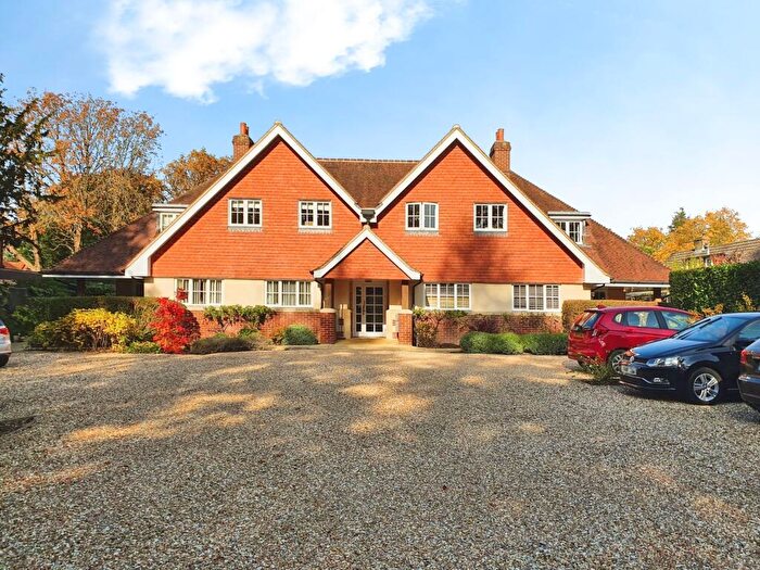 2 Bedroom Apartment To Rent In Great Austins Manor, Vicarage Hill, Farnham, GU9