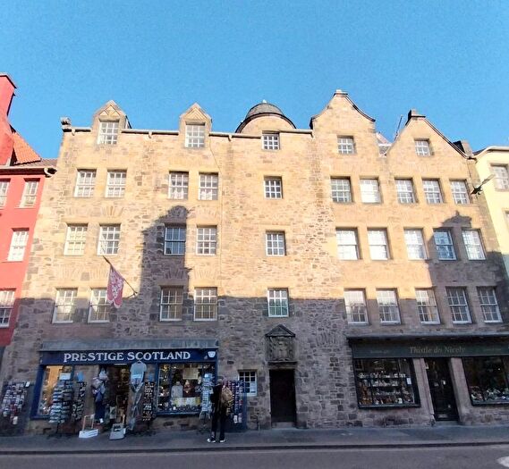 2 Bedroom Flat To Rent In Canongate, Edinburgh, Midlothian, EH8