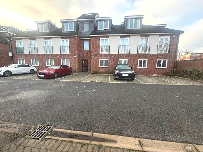 2 Bedroom Flat To Rent In Reet Gardens, Slough, SL1
