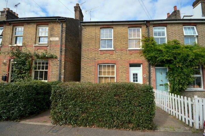3 Bedroom Semi-Detached House To Rent In Upper Bridge Road, Chelmsford, CM2