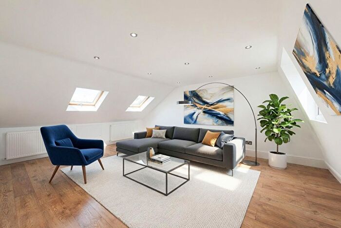 2 Bedroom Flat For Sale In Abdale Road, Shepherds Bush, W12