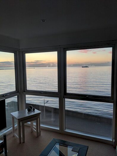 1 Bedroom Flat To Rent In Meridian Bay, Swansea, SA1