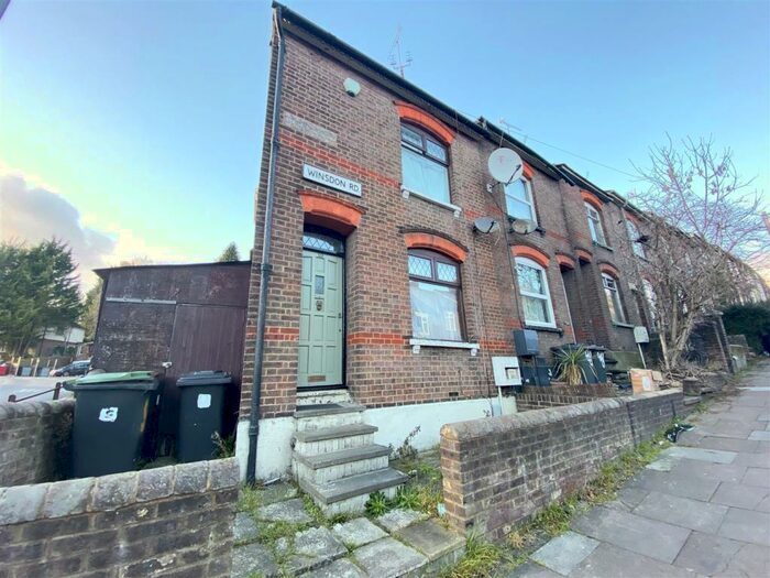 3 Bedroom End Of Terrace House To Rent In Winsdon Road, Luton, LU1