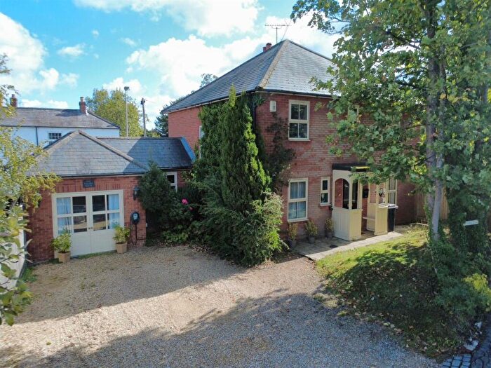 4 Bedroom Detached House For Sale In Old Newtown Road, Newbury, RG14