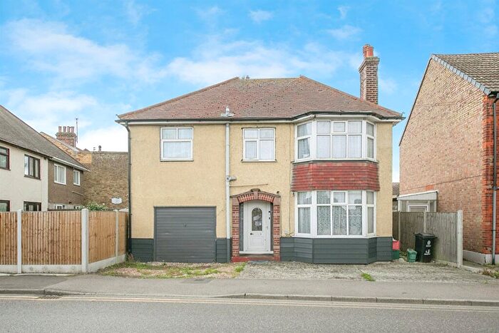 4 Bedroom Detached House For Sale In Olivers Road, Clacton-On-Sea, CO15