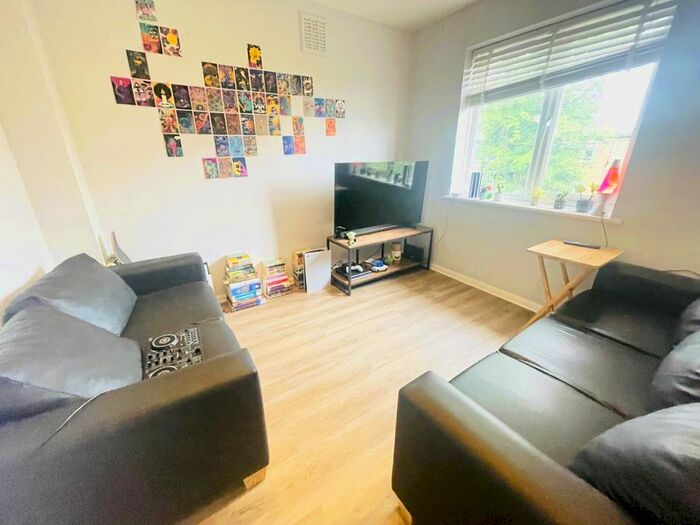 2 Bedroom Flat To Rent In Crescent Lane, London, SW4