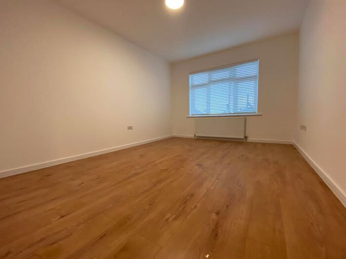 2 Bedroom Flat To Rent In High Road, Chadwell Heath, RM6