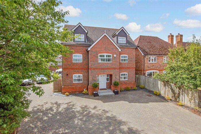 5 Bedroom Detached House For Sale In Quindell Place, Kings Hill, Kent, ME19