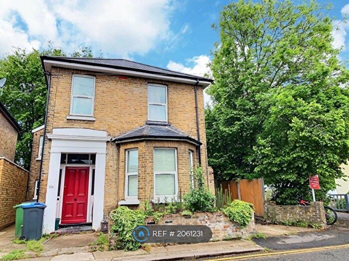 4 Bedroom Maisonette To Rent In Avenue Road, Kingston Upon Thames, KT1