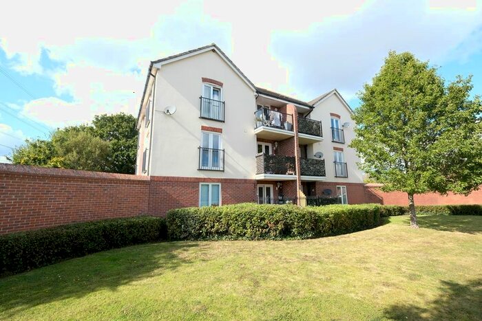2 Bedroom Flat To Rent In Admiralty Way, Marchwood, SO40
