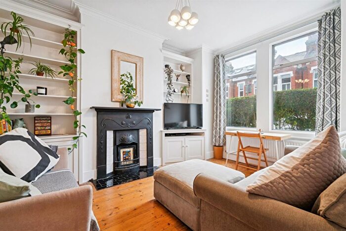 1 Bedroom Maisonette For Sale In Boundary Road, Colliers Wood, SW19