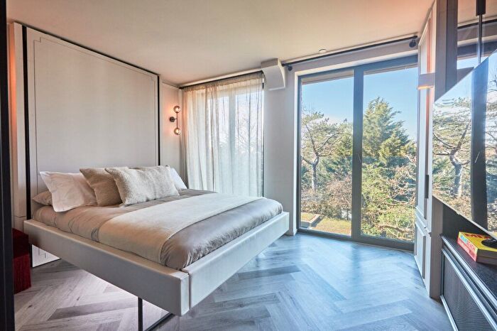 Studio To Rent In Brondesbury Park, London, NW6