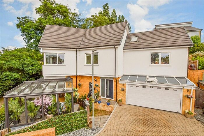 3 Bedroom Detached House For Sale In Moorings Reach, Maidstone, Kent, ME14