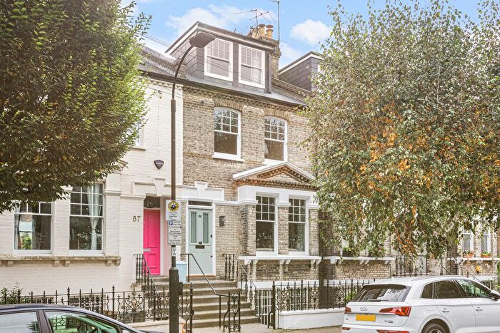 1 Bedroom Flat To Rent In Chesson Road, Barons Court, W14