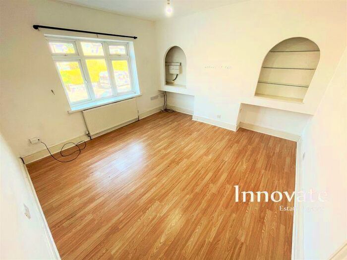 2 Bedroom Flat To Rent In Wynall Lane, Stourbridge, DY9