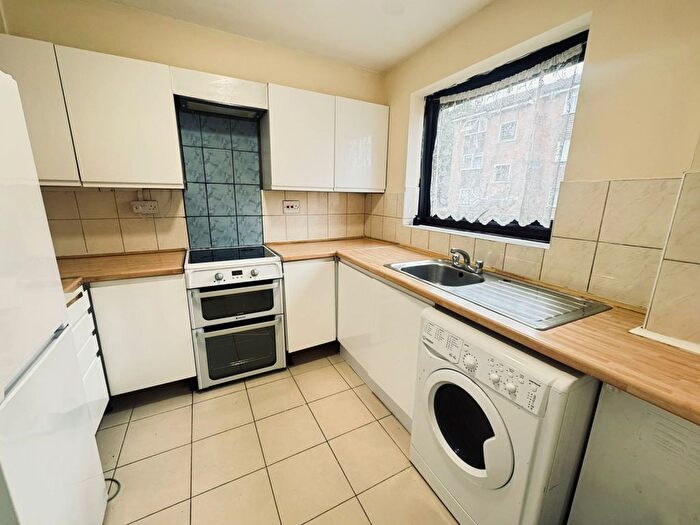 2 Bedroom Flat To Rent In Gurney Close, IG11