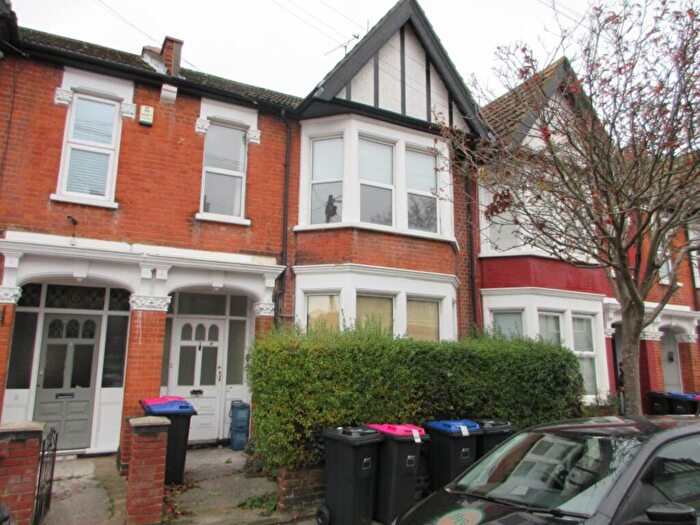 2 Bedroom Flat To Rent In Ronald Park Avenue, Westcliff On Sea, SS0