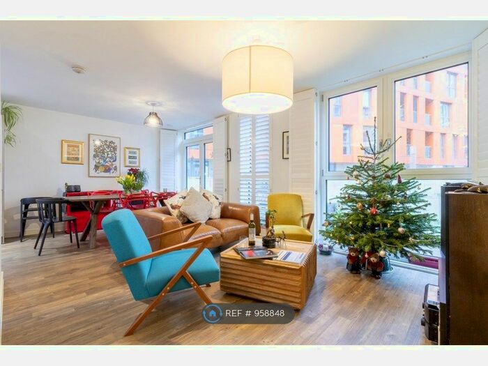 3 Bedroom Maisonette To Rent In Cable Walk, Greenwich London, SE10