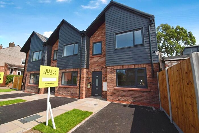 3 Bedroom Town House To Rent In Oak Road, Bebington, CH63