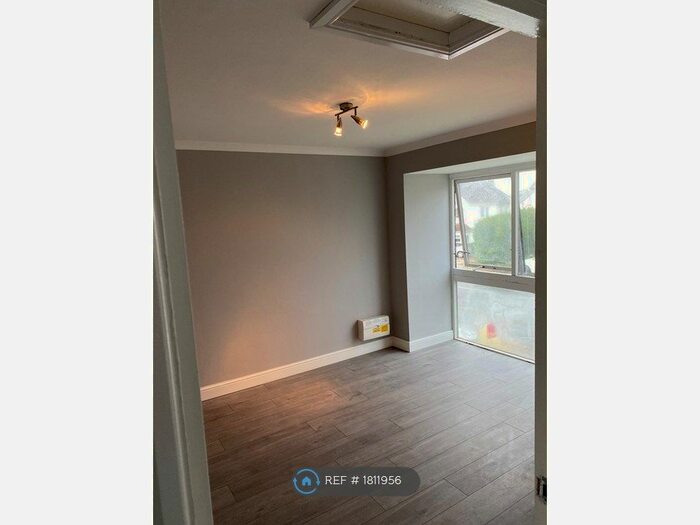 2 Bedroom Flat To Rent In Mandeville Road, Aylesbury, HP21