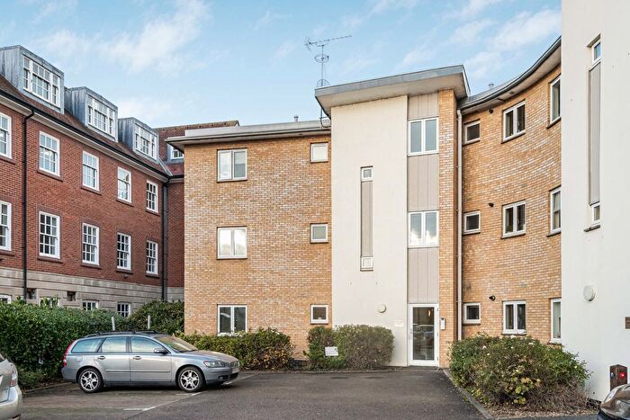 2 Bedroom Flat For Sale In Bridge Wharf, Chertsey, Surrey, KT16